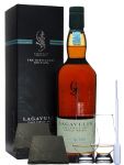 Lagavulin Distillers Edition Pedro Ximinez Finish 0,7 Liter + 2 Glencairn Gläser + 2 Schieferuntersetzer quadratisch 9,5 cm  und Einwegpipette